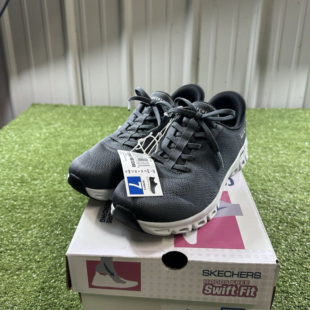 Skechers Swift Fit Women's Size 7 Black Hands Free Shoes Black NWT